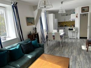 Gîte du Moulin - Appartement plein centre ville - spacieux 2p - 1er etage maison de pécheur à 100m de la plage