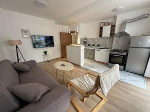 Iras Square 2 Bedroom Apt Free Parking