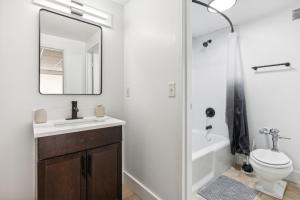 East 120 I Modern Refinished Apt Downtown I Gym