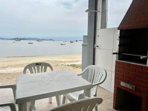 Pé na areia! Aconchegante casa frente Mar! CO02I