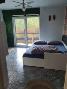 2 mistreti - casute cu vedere la creasta Bucegilor