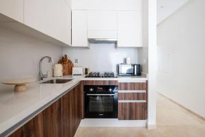 Luxury Eagle Hills Apartment