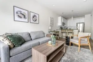 Emery Apartments by Barsala - 穆尔斯维尔