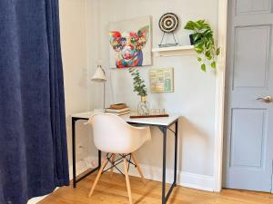 ATL Downtown 2BR King Bed Free Parking and Gym LM208