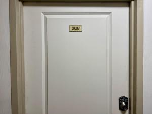 ATL Downtown 2BR King Bed Free Parking and Gym LM208