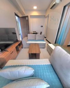 Mactan Newtown 8Newtown Boulevard Beach Condo RM6