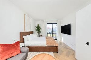 Chic Minimalist City Retreat