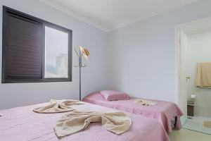 Apt 2 quartos, piscina. garagem, churrasqueira, ar e 2 WC