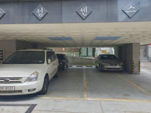 Convenient location 3-person room with living room and 2 bedrooms, 600 meters from Bogukmun Station, 5 stops to SNU Hospital, close to Korea University