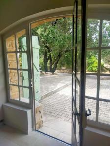Mas intérieur rénové 4 chambres piscine