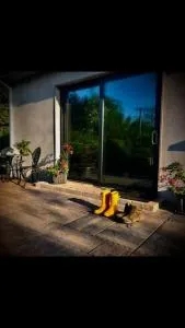 Peaceful, relaxing and warm 2-bedroom, sleeps 4, self-catering Galtee Mountain Lodge - for Mitchelstown, Cahir, Cashel and Cork, 1hr drive from 4 cities - Cahir