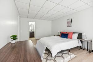 East 120 I Modern Refinished Apt Downtown I Gym