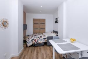 Appartements LE REFUGE PYRENEEN - Climatisation Parking WIFi Espace de Travail - NEUF- Tres belle Vue sur les Pyrenees - 2 lits - OFFRE SPECIALE : photos des chambres