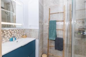Appartements LE REFUGE PYRENEEN - Climatisation Parking WIFi Espace de Travail - NEUF- Tres belle Vue sur les Pyrenees - 2 lits - OFFRE SPECIALE : photos des chambres