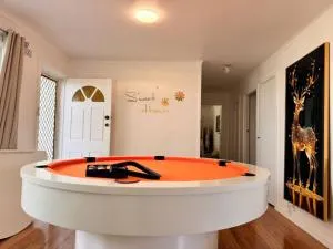 Fairy land in Central Coast w Jacuzzi Round pool table Slide bunk bed - Narara