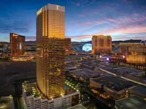 TRUMP 56th Floor - Sphere and Strip View - No Resort Fees