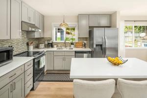 Remodeled Bellevue Family home w AC close to everything