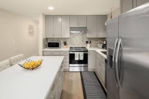 Remodeled Bellevue Family home w AC close to everything