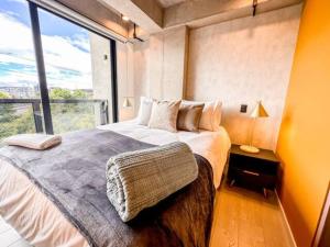 Skyline Suites - Elegant Living with Coworking & Scenic Views