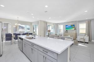 Florida Garden Luxury Home With Private Pool & Spa villa