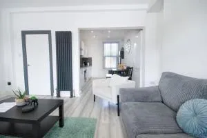 Luxe Living Family Home - Beach, Wifi, Parking - Sketty