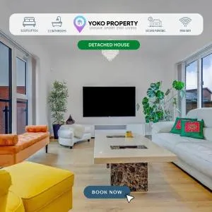 Upscale 3 Bedroom 3 Bathroom Detached House - Central Location - Free Driveway Parking, 75'' Smart TV, Fast WiFi and Snug Room by Yoko Property - Wavendon