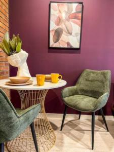 Skyline Suites - Elegant Living with Coworking & Scenic Views