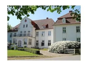 Schloss Badow Comfortable holiday residence - Badow