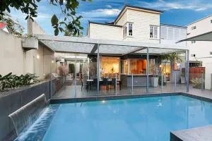 Lambert House, City Luxury, Sleeps 15 - Brisbane