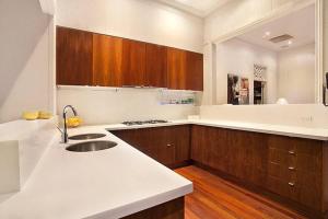 Lambert House, City Luxury, Sleeps 15