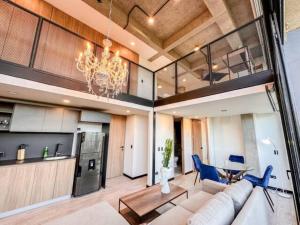 Skyline Suites - Elegant Living with Coworking & Scenic Views