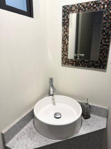 Casa completa 3 recamaras cerca de Nuevo Costco