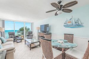 Hutchinson Island BeachFront Heated Pool Balcony Top Floor