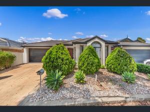 A spacious Vacation Home nearby Melbourne Airport