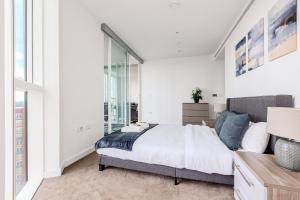 Bright 2BR high floor flat, Nine Elms, 3min tube