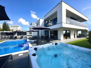 Fantasy Daydream Mansion 