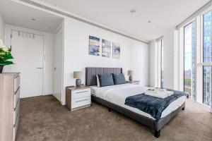 Bright 2BR high floor flat, Nine Elms, 3min tube