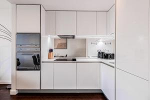 Bright 2BR high floor flat, Nine Elms, 3min tube