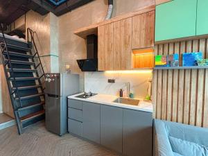 Comfy Loft at Fairview Apartment Karawaci