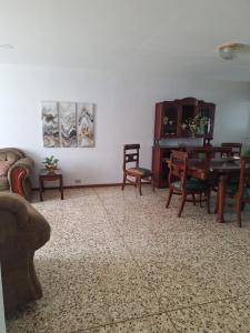 Acogedora y amplia habitación en La Tropicana