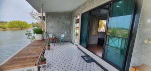 A small house next to the canal