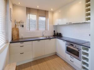 Holiday home with Jacuzzi 200m from the beach