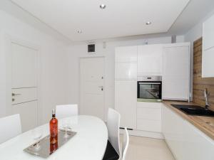 Apartment Iva 31 - Two-Bedroom Apartment with Balcony and City View