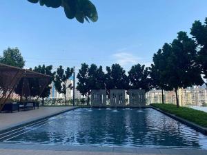 4BR Modish Room MVertica Near MRT by RumaBnB