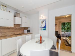 Apartment Iva 31 - Two-Bedroom Apartment with Balcony and City View