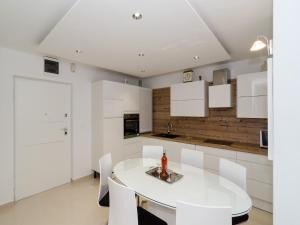 Apartment Iva 31 - Two-Bedroom Apartment with Balcony and City View