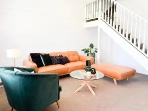 The Travers Townhouse - Central Comfort - Temora