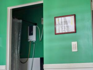 Vinta with Netflix and Vinyl Player and Washer