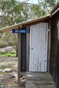 Rustic Cabin with moon bathing for a city escape