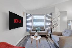 ModernOasis with AC&MovieRoom close to Downtown15 Banff 60